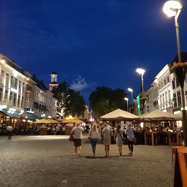 Foto tomada en Grote Markt  por Mootez el 7/7/2017
