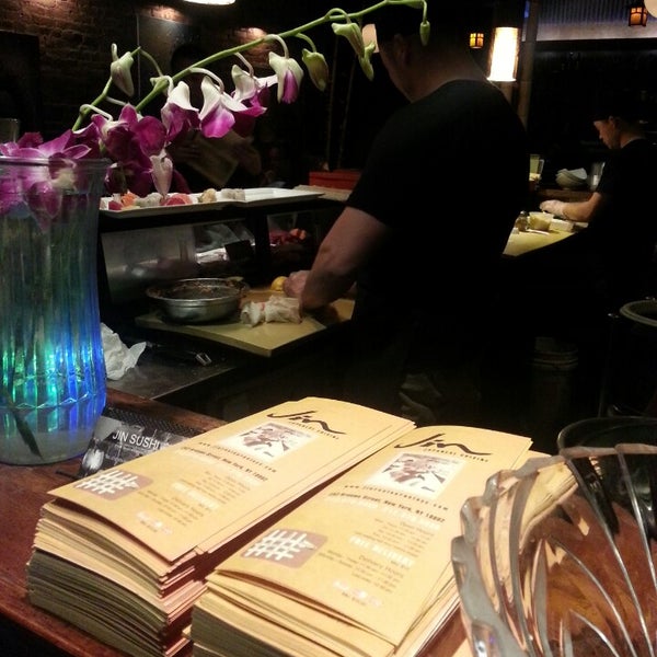 Das Foto wurde bei Jin Restaurant von Christina A. am 3/30/2013 aufgenommen