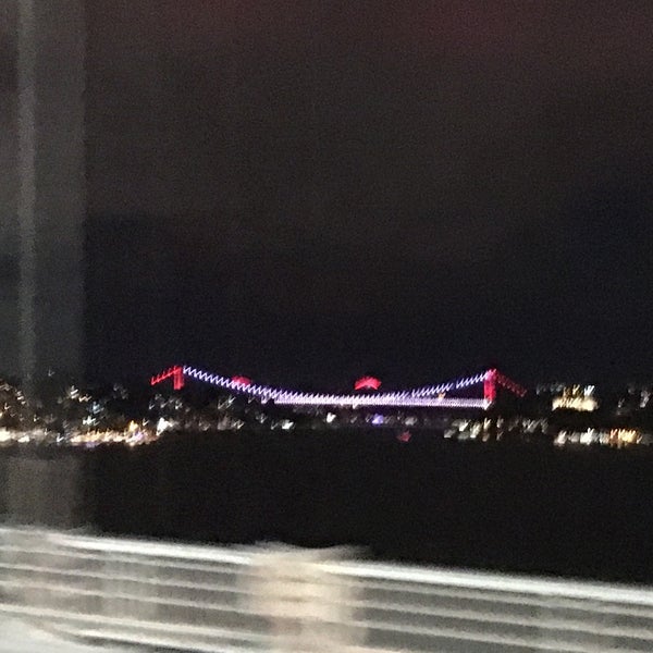 Foto tirada no(a) Boğaziçi Köprüsü por Ramazan A. em 10/14/2016