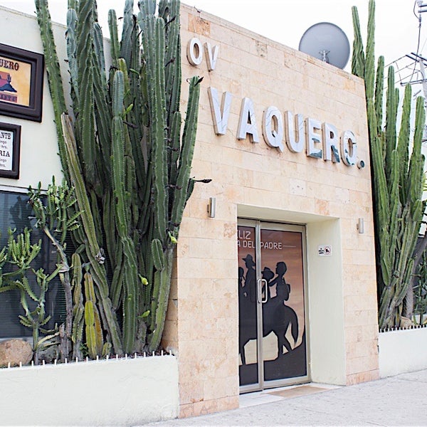 Foto diambil di OV Vaquero Restaurante y Taquería oleh OV Vaquero Restaurante y Taquería pada 2/28/2017