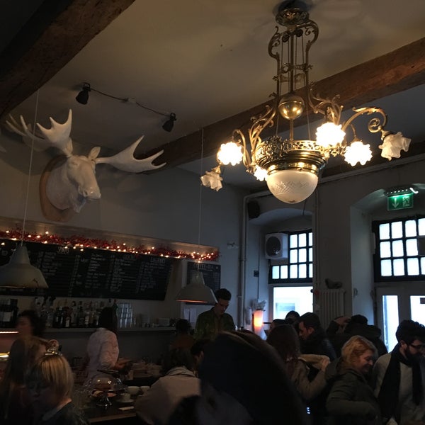 1/16/2016 tarihinde Alba G.ziyaretçi tarafından Konrad Café &amp; Bar'de çekilen fotoğraf
