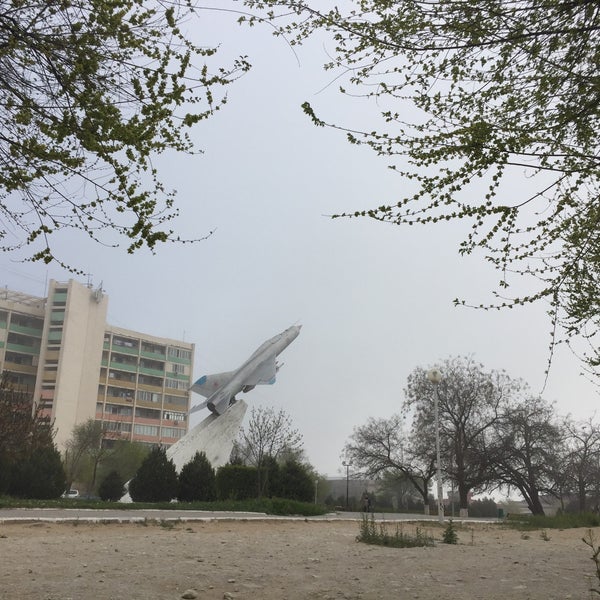 Аллея самолет майкоп. Аллея с самолетом на боевой астрахань. Г воронеж бульвар победы д51а. Аллея самолет майкоп. Бульвар победы новосибирск.