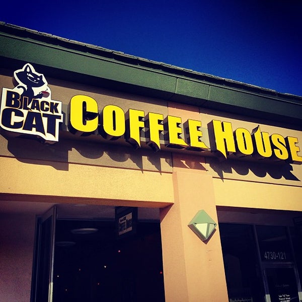 Foto tomada en Black Cat Coffee House  por Desert Smoke BBQ el 10/22/2012