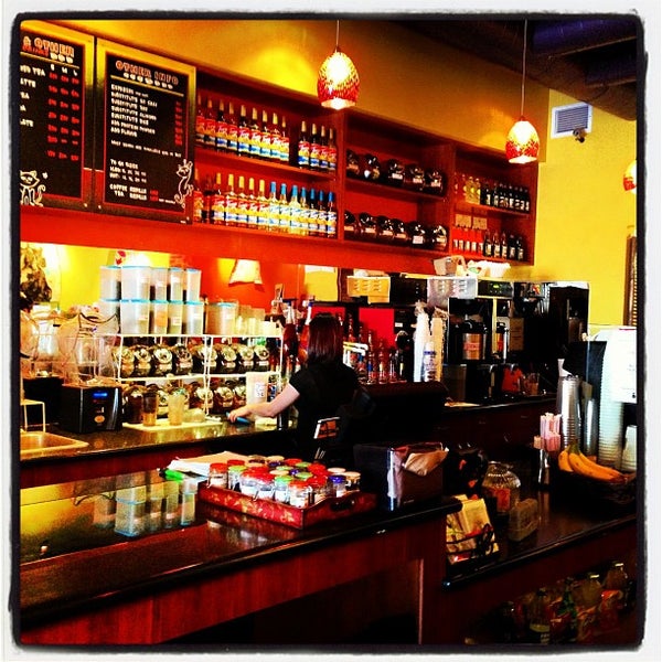 Foto tomada en Black Cat Coffee House  por Desert Smoke BBQ el 11/3/2012