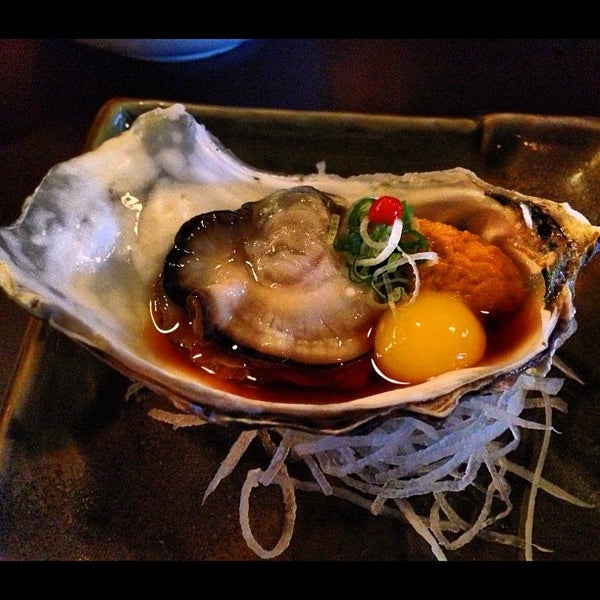 11/1/2012 tarihinde Desert Smoke BBQziyaretçi tarafından Hana Japanese Eatery'de çekilen fotoğraf