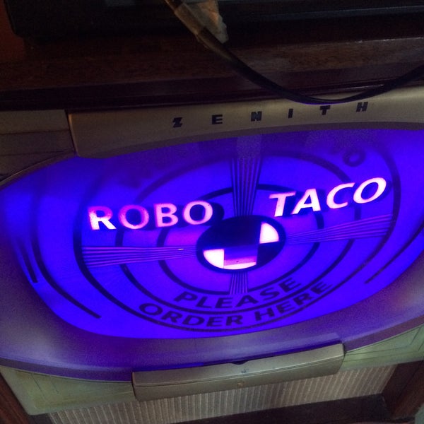 5/2/2016 tarihinde Haley W.ziyaretçi tarafından Robo Taco'de çekilen fotoğraf