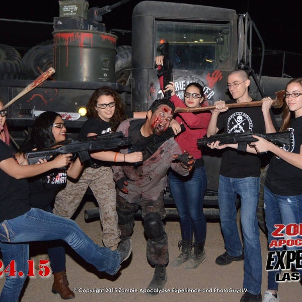 5/31/2015 tarihinde Combat Zone Paintball &amp; The Zombie Apocalypse Experienceziyaretçi tarafından Combat Zone Paintball &amp; The Zombie Apocalypse Experience'de çekilen fotoğraf