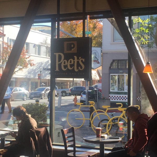 Photo taken at Peet&#39;s Coffee &amp; Tea by B B. on 11/28/2017