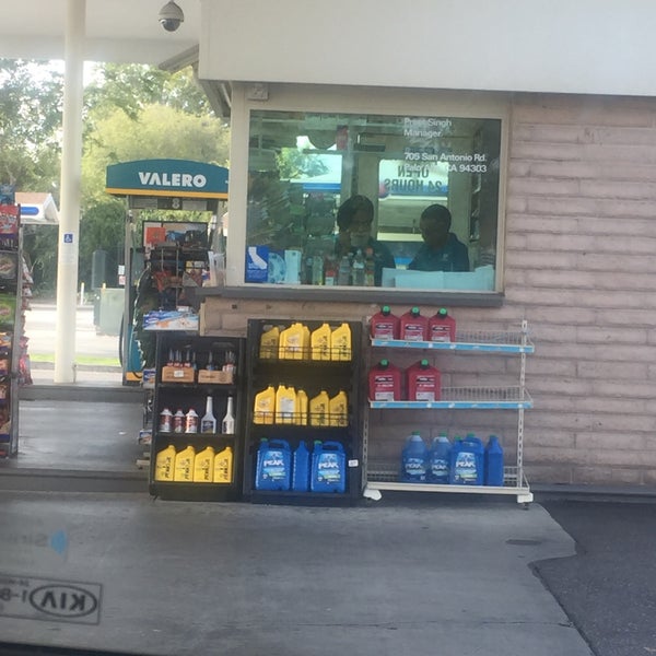 Valero (Now Closed) Fuel Station in Palo Alto