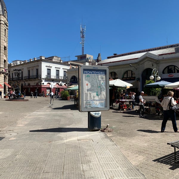 Foto diambil di Mercado del Puerto oleh Heloisa M. pada 10/18/2019