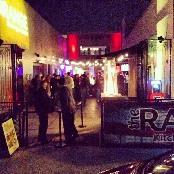 Foto scattata a 1202 Nightclub da Sean B. il 12/29/2012