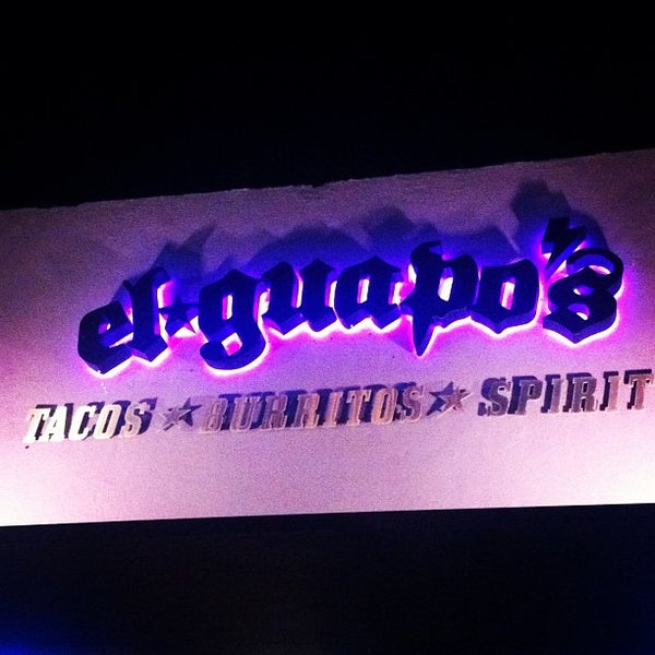 รูปภาพถ่ายที่ El Guapo&#39;s Campbell โดย Sean B. เมื่อ 12/19/2012