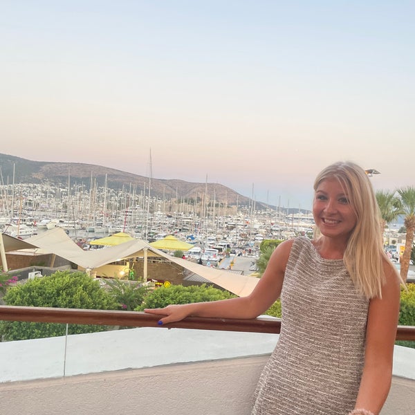 Photo taken at DoubleTree by Hilton Bodrum Marina Vista by Melis A. on 8/20/2022