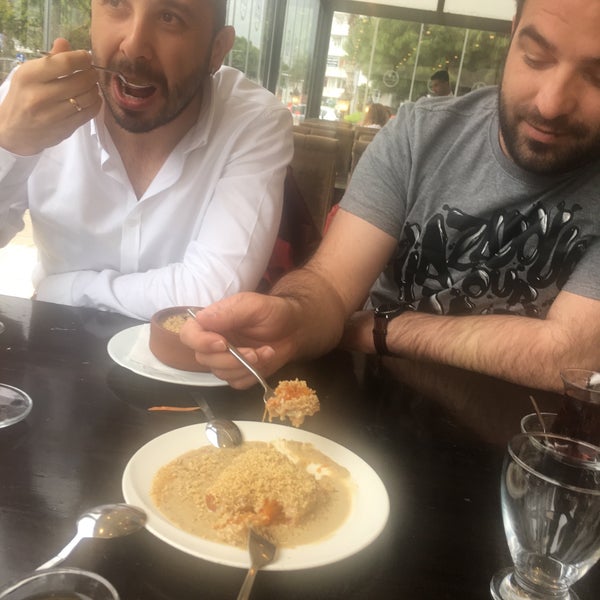 Foto diambil di Özdoyum Restaurant oleh Yusuf pada 4/13/2017
