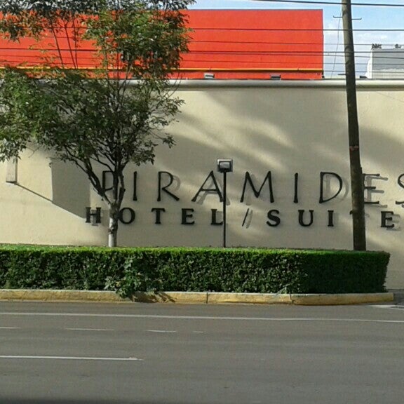 Foto diambil di Motel Pirámides del Valle oleh SSM 13 S. pada 9/11/2015
