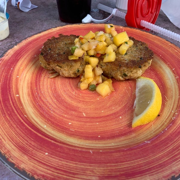 Had the crab cakes on a plastic plate. The mango salsa seemed to be chopped mangos with mushy bread-service was decent - been better “ touristy” places with better food.