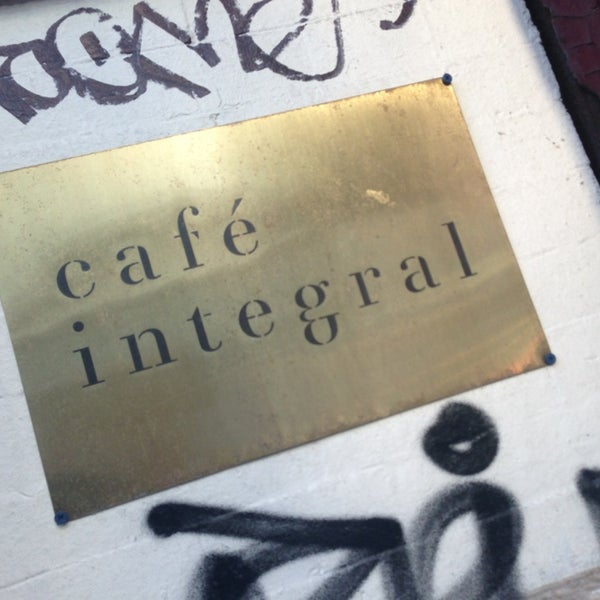 Foto diambil di Café Integral oleh Jan S. pada 12/13/2012