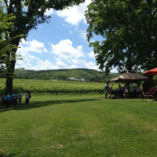 Foto diambil di The Winery at La Grange oleh Jennifer H. pada 6/22/2013