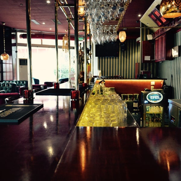 Das Foto wurde bei Irish Pub Bar &amp; Lounge von Irish Pub Bar &amp; Lounge am 6/1/2015 aufgenommen