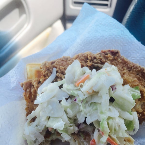 Das Foto wurde bei Butter And Zeus Waffle Sandwiches von Emily W. am 8/25/2015 aufgenommen