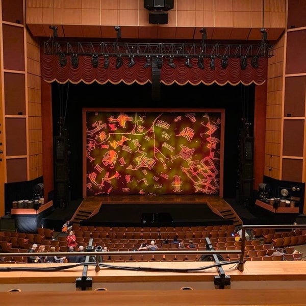 Foto tirada no(a) Marcus Center For The Performing Arts por Josh O. em 3/2/2020