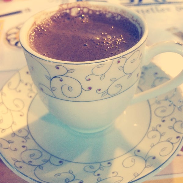 Снимок сделан в Safir Ocakbaşı ve Restaurant пользователем Zeynep B. 6/14/2015