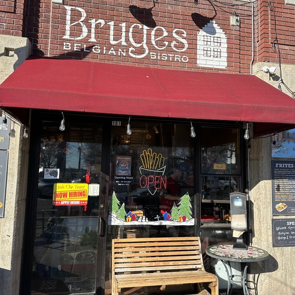 Foto scattata a Bruges Waffles &amp; Frites da L M. il 2/16/2023