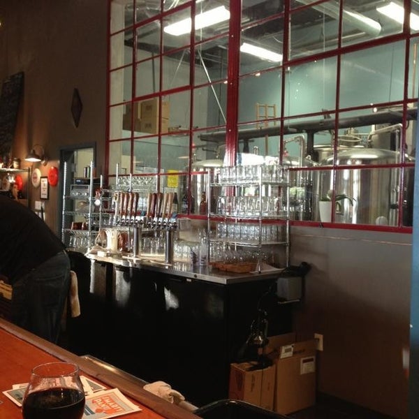 6/15/2013에 Danny F.님이 Chelsea Alehouse Brewery에서 찍은 사진
