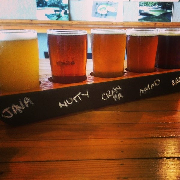 Photo prise au Fallbrook Brewing Company par Wil R. le7/19/2014