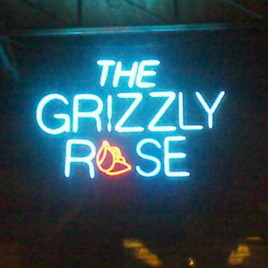 รูปภาพถ่ายที่ Grizzly Rose โดย Nickie T. เมื่อ 9/21/2012
