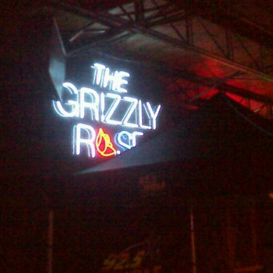 Photo taken at Grizzly Rose by Nickie T. on 9/26/2012