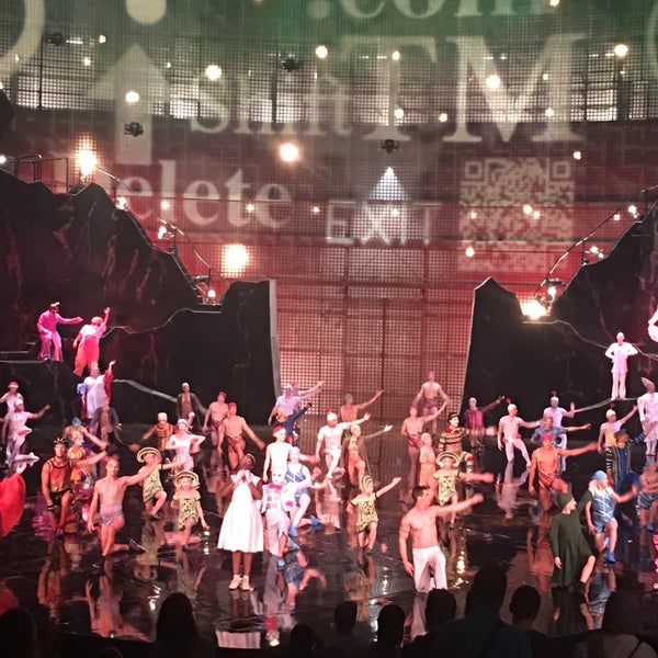 8/25/2016에 IR .님이 La Nouba by Cirque du Soleil에서 찍은 사진