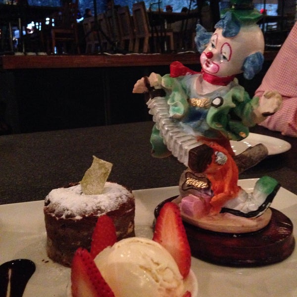 12/6/2014にIR .がMONKIS Restaurante - Barで撮った写真