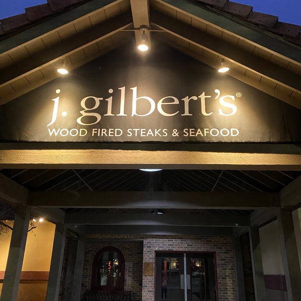 Foto diambil di J. Gilbert&#39;s Wood-Fired Steaks &amp; Seafood oleh Jill D. pada 1/14/2020