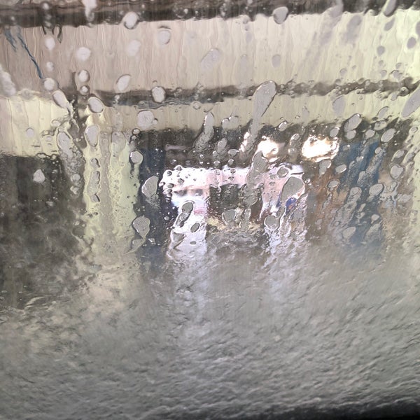 12/28/2017에 Jill D.님이 Rainbow Car Wash에서 찍은 사진