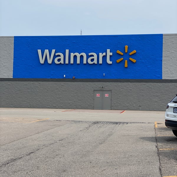 Walmart Supercenter Big Box Store in Camdenton