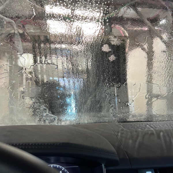 Photo prise au Rainbow Car Wash par Jill D. le11/1/2022