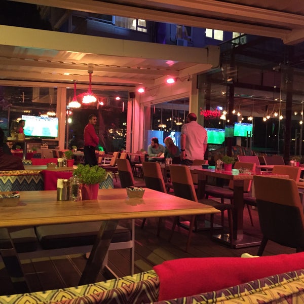Foto tomada en Remy&#39;s Cafe Brasserie  por Hakan C. el 6/8/2015