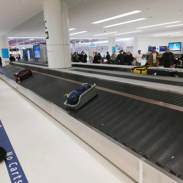Photos At 手荷物受取所 Baggage Claim 羽田空港 1 Tip From 1804 Visitors Photos At 手荷物受取所 Baggage Claim 羽田空港 1 Tip From 1804 Visitors