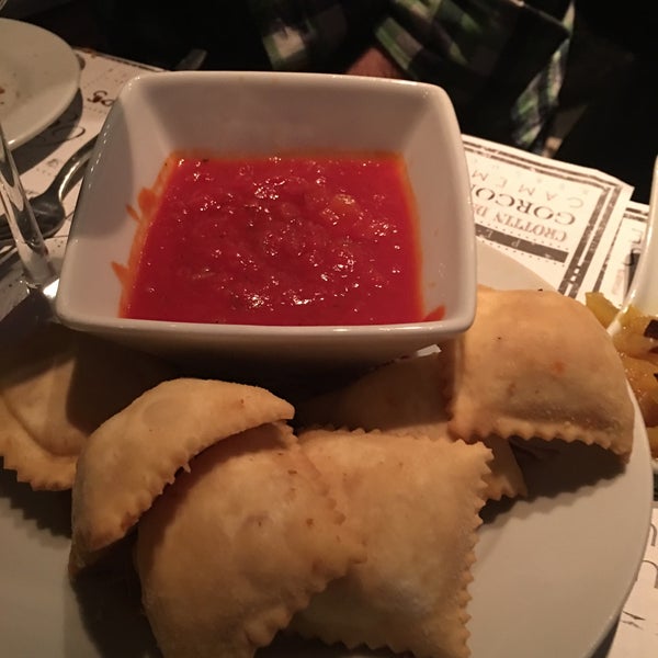 Foto tirada no(a) Bar du Marché por Mari L. em 6/14/2016