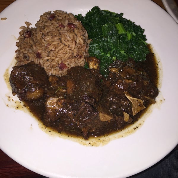 Снимок сделан в Derrick&#39;s Jamaican Restaurant пользователем Rayshawn W. 5/24/2016