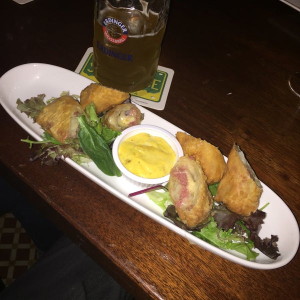 The Irish egg roles is a cool spin on corned beef and cabbage. The wonton wrap and the dubliner cheddar cheese taste awesome with the corned beef and cabbage.