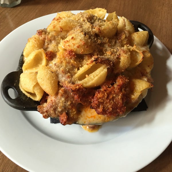 The Mac n cheese is one of the best I've tasted. I had IPA short rib, pulled pork and chorizo added to the Mac. The meats were great with the gouda, manchego and mozzarella cheeses.