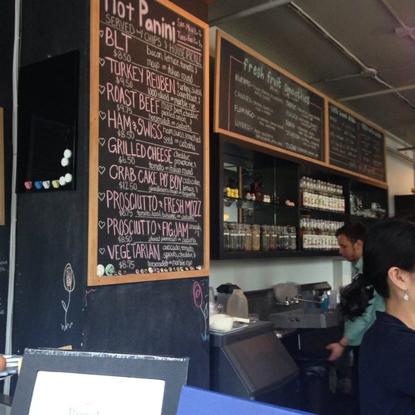5/17/2013 tarihinde Edy H.ziyaretçi tarafından Little Branch Cafe South Loop'de çekilen fotoğraf