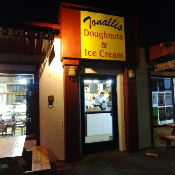 12/21/2017にᴡ E.がAngel&#39;s Donuts &amp; Ice Creamで撮った写真