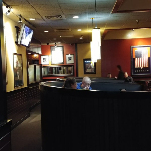 Photo taken at BJ&#39;s Restaurant &amp; Brewhouse by ᴡ E. on 2/1/2018