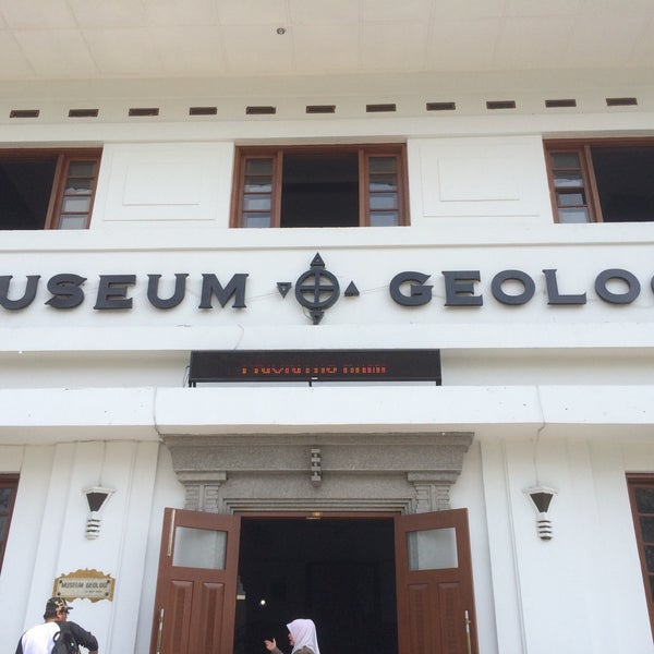 Photo prise au Museum Geologi par Izwah M. le10/20/2015