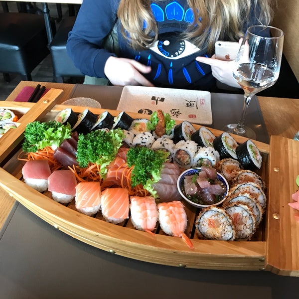 Photo taken at Sushi Paradise by Laurence D. on 1/6/2017