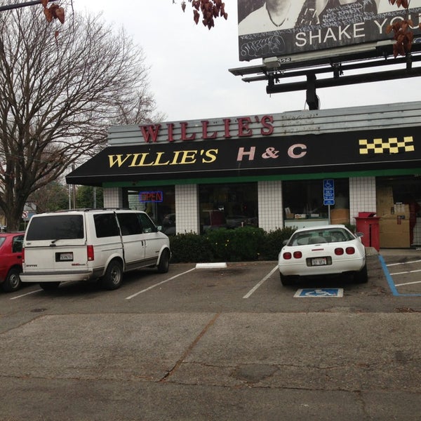 Foto diambil di Willie&#39;s Burgers oleh Ed H. pada 1/9/2013