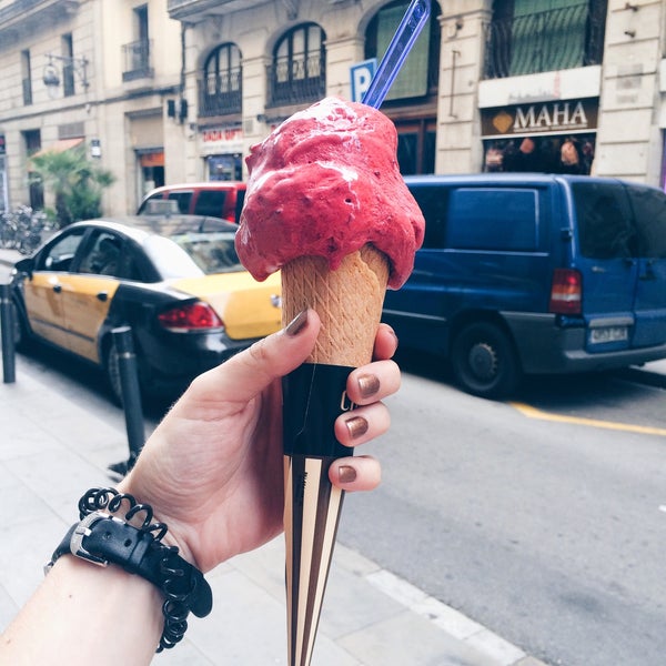 The Gelato is authentic and tasty. But we couldn't enjoy it enough as it melted in one sec. It we hot both inside and outside. So the best is to take the small cup. Вкусно, но почему-то тает оч быстро